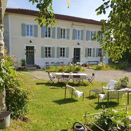 La Chaise Haute Bed and Breakfast *